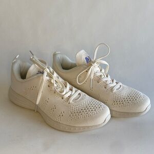 Athletic Propulsion Labs Ivory shoes size W 8.5 (EU 39). 0421XC. Brand new!